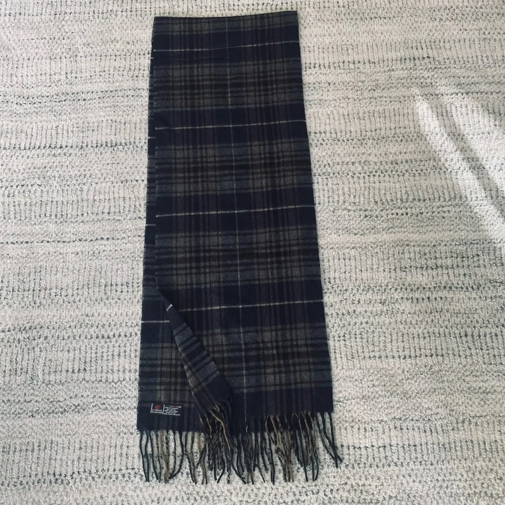 V. FRASS Men's Cashmink Black and Gray Scarf